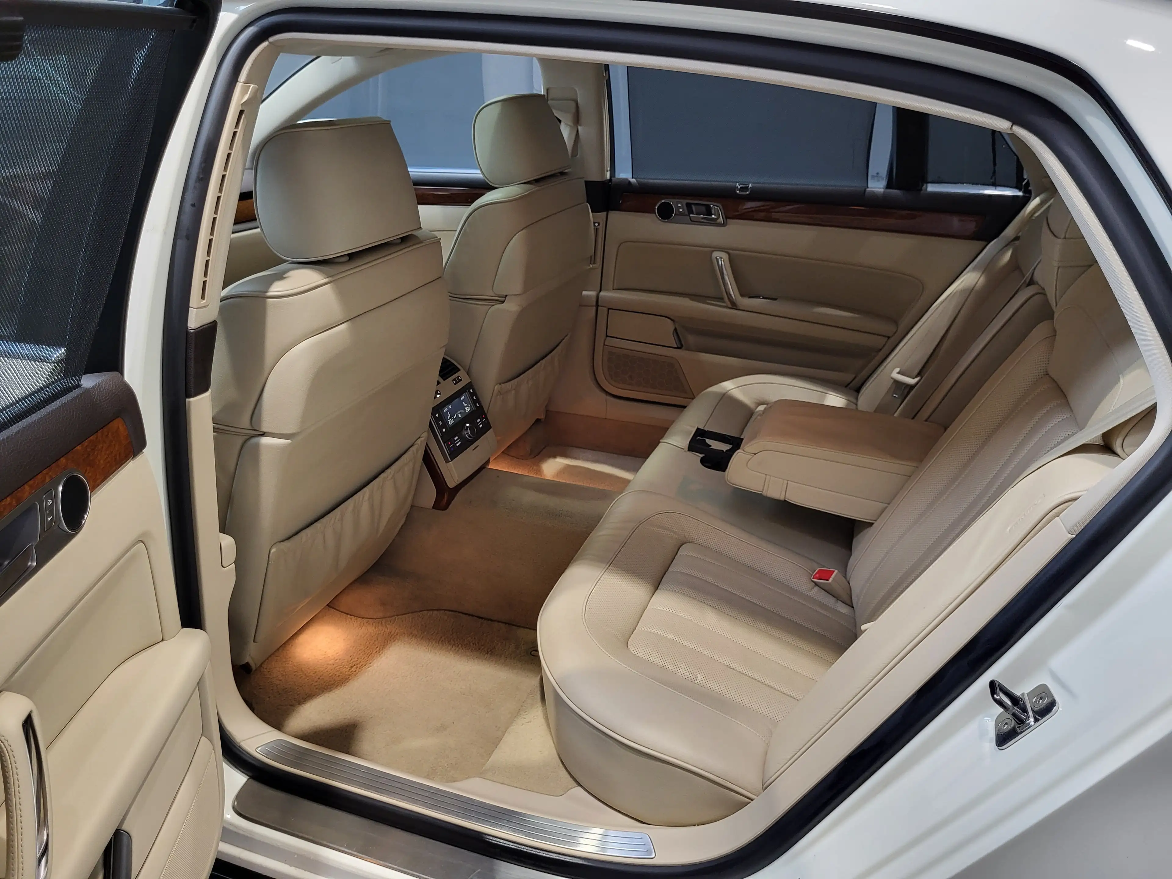 Volkswagen Phaeton 4.2 V8 4Motion lang *TOP Ausstattung* — photo 9