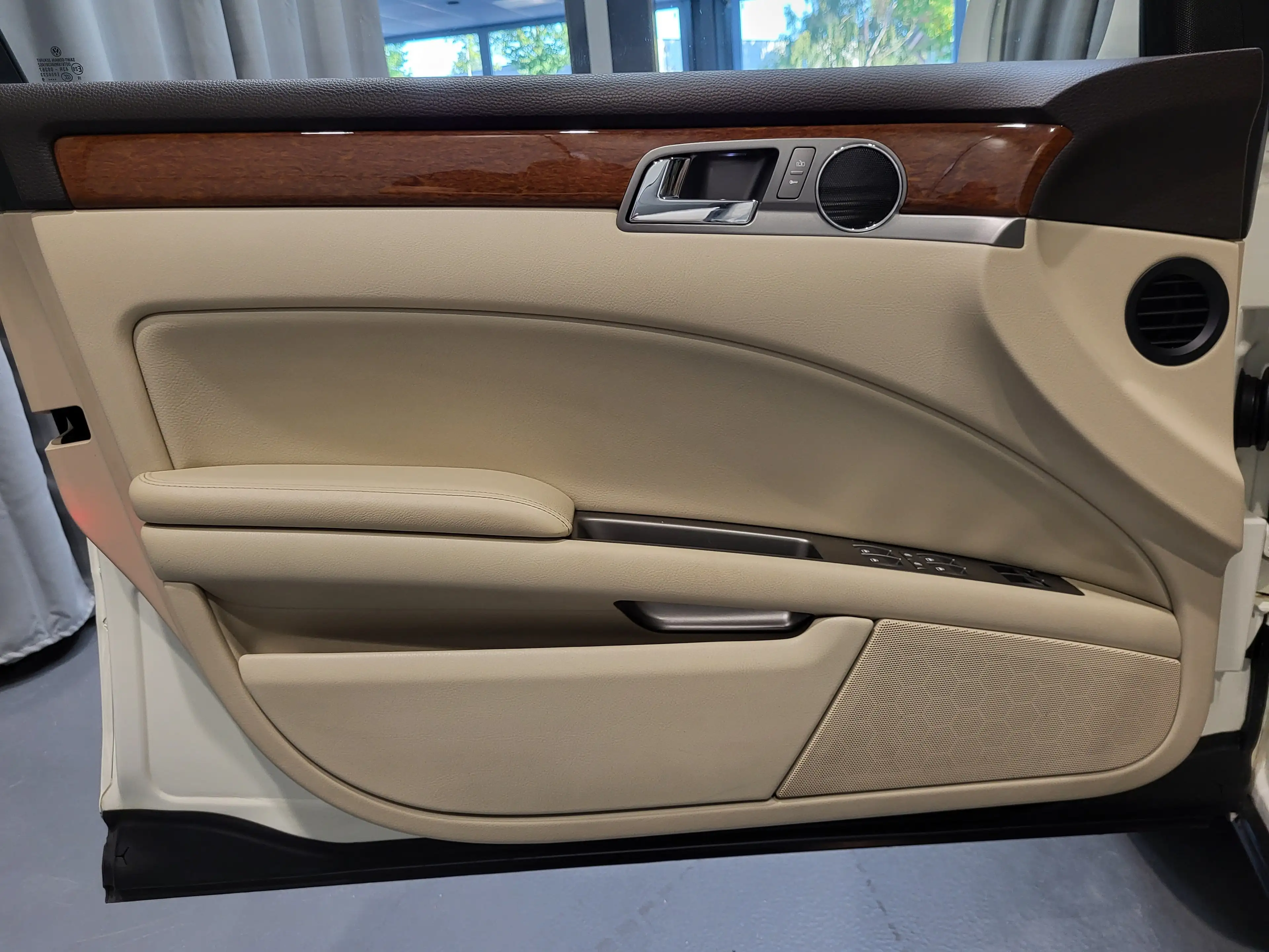 Volkswagen Phaeton 4.2 V8 4Motion lang *TOP Ausstattung* — photo 15