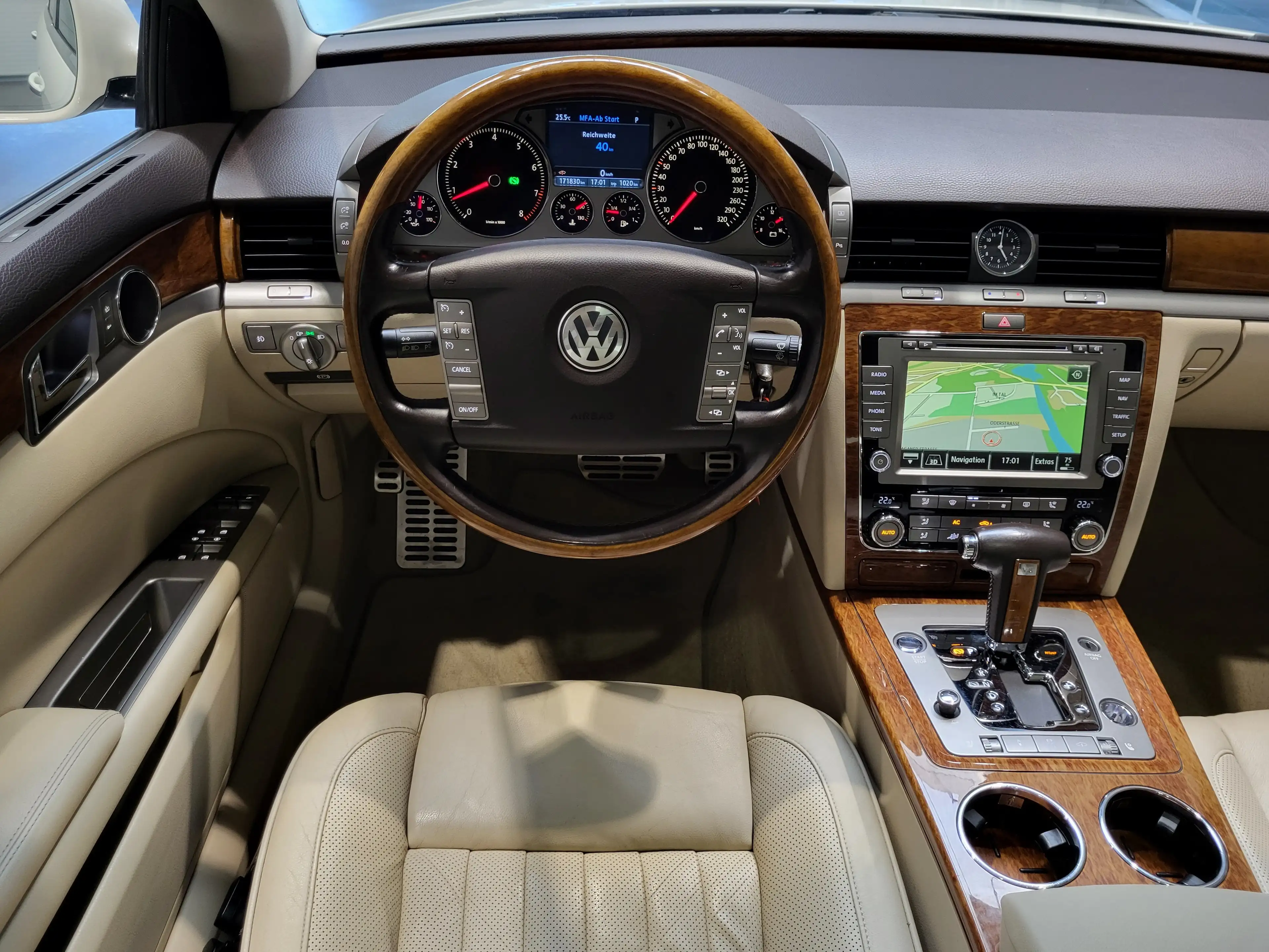 Volkswagen Phaeton 4.2 V8 4Motion lang *TOP Ausstattung* — photo 14