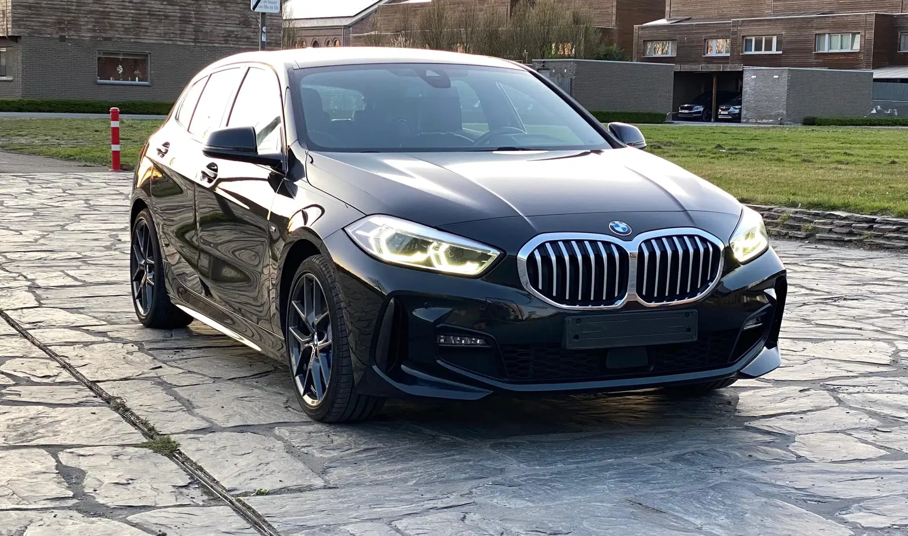 BMW 118 dA M Pack Xenon/Navi/Camera Zwart - 2
