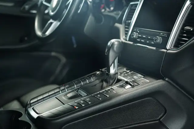 Porsche Macan view 14