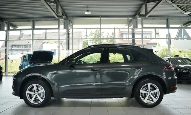 Porsche Macan view 9