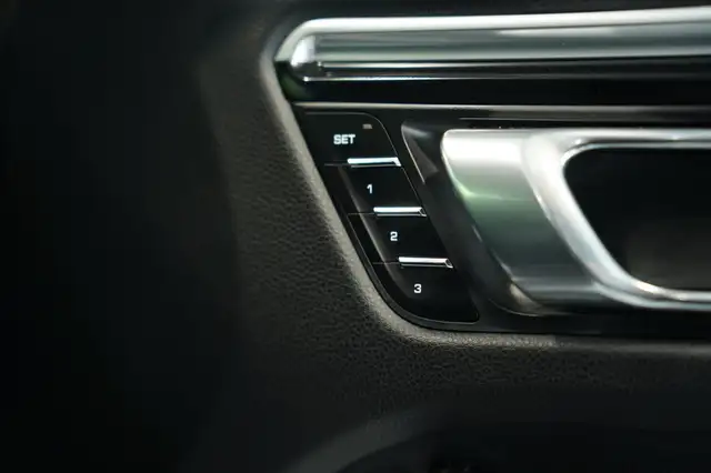 Porsche Macan view 15