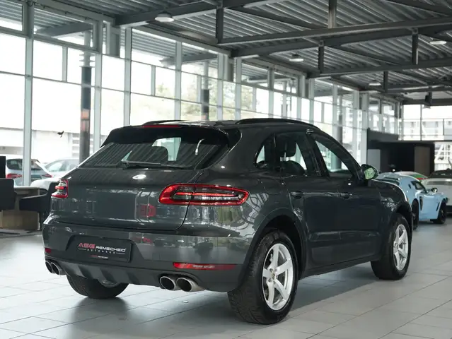 Porsche Macan view 7