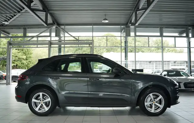 Porsche Macan view 6