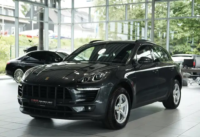 Porsche Macan view 4