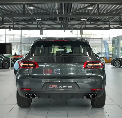 Porsche Macan view 8