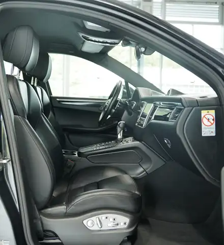 Porsche Macan view 12