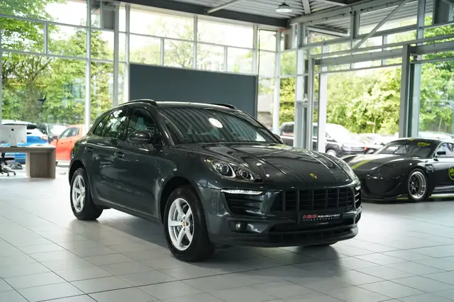Porsche Macan view 5