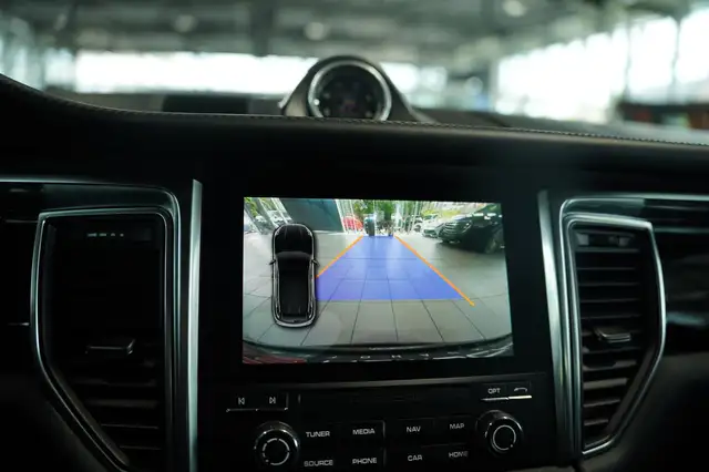 Porsche Macan view 10