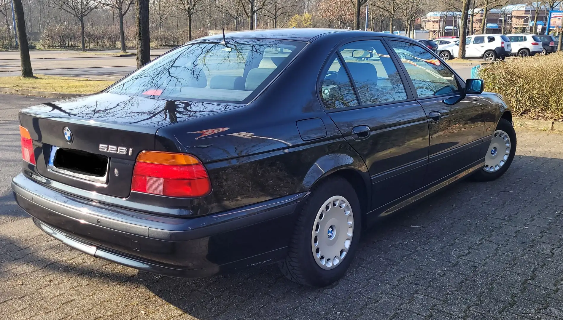 BMW 528 528i Černá - 2