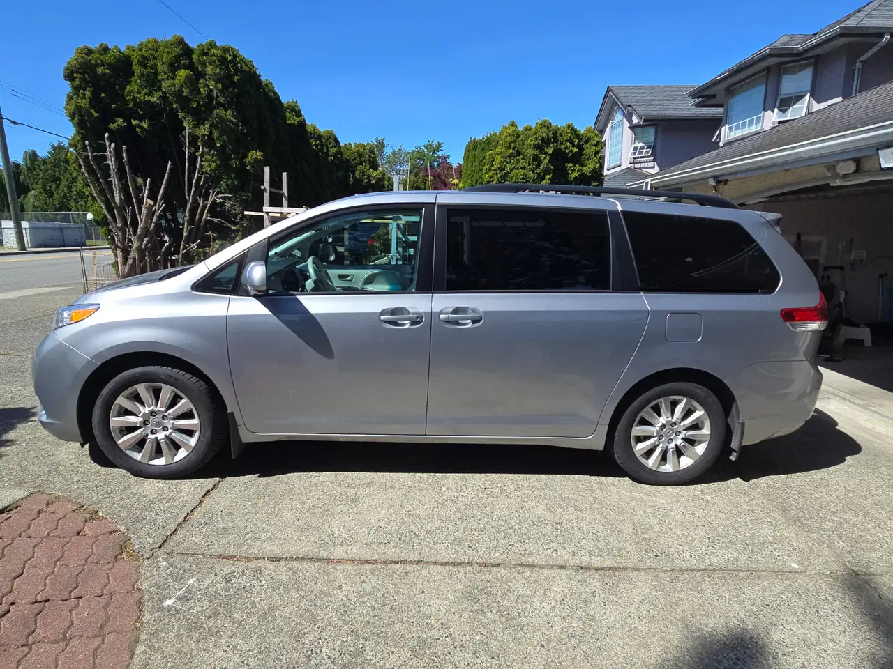 Toyota Sienna снимка Toyota Sienna