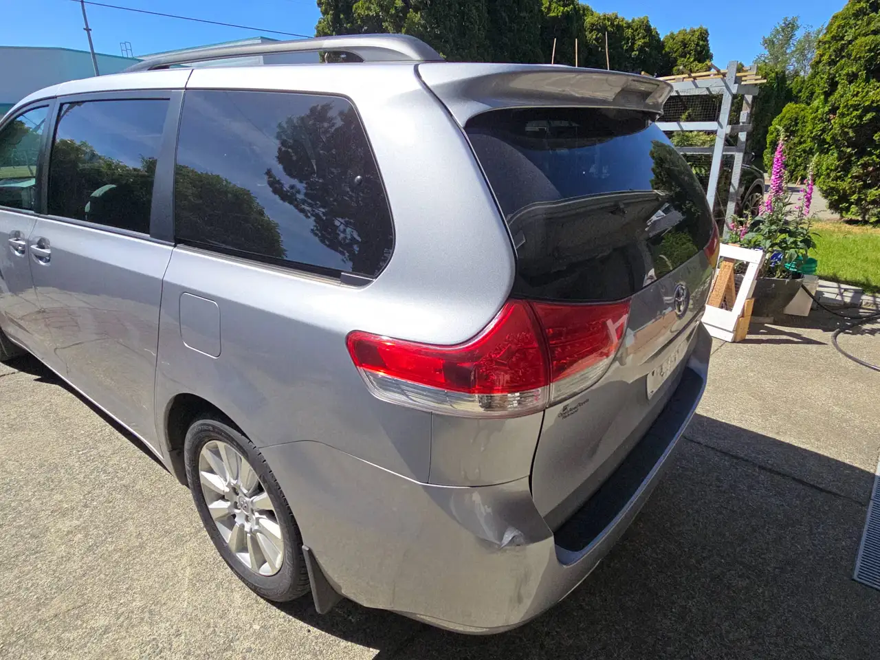 Toyota Sienna снимка Toyota Sienna