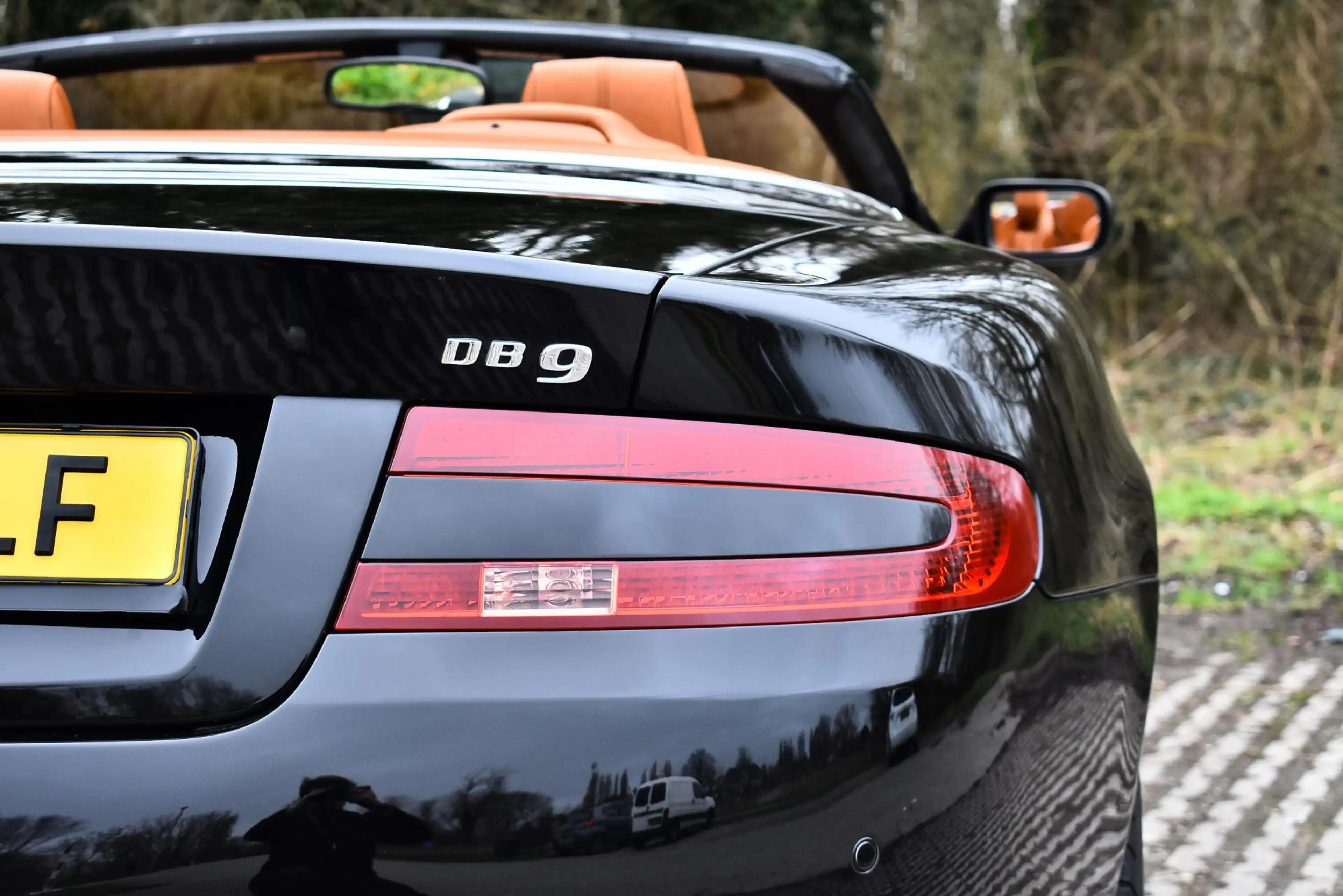 Aston Martin DB9 Volante Convertible 5.9 V12 455 HP Touchtronic — photo 11