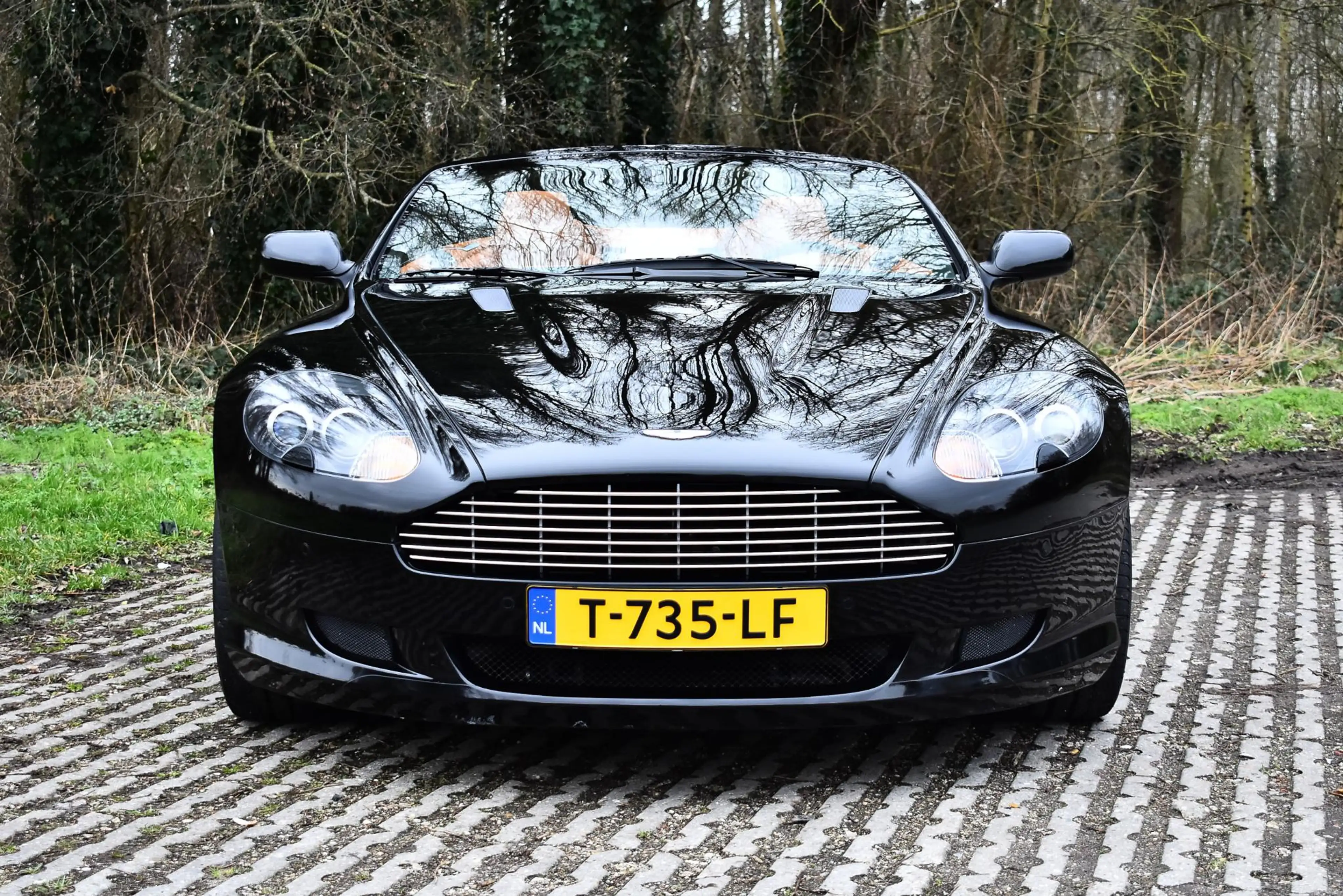 Aston Martin DB9 Volante Convertible 5.9 V12 455 HP Touchtronic — photo 2
