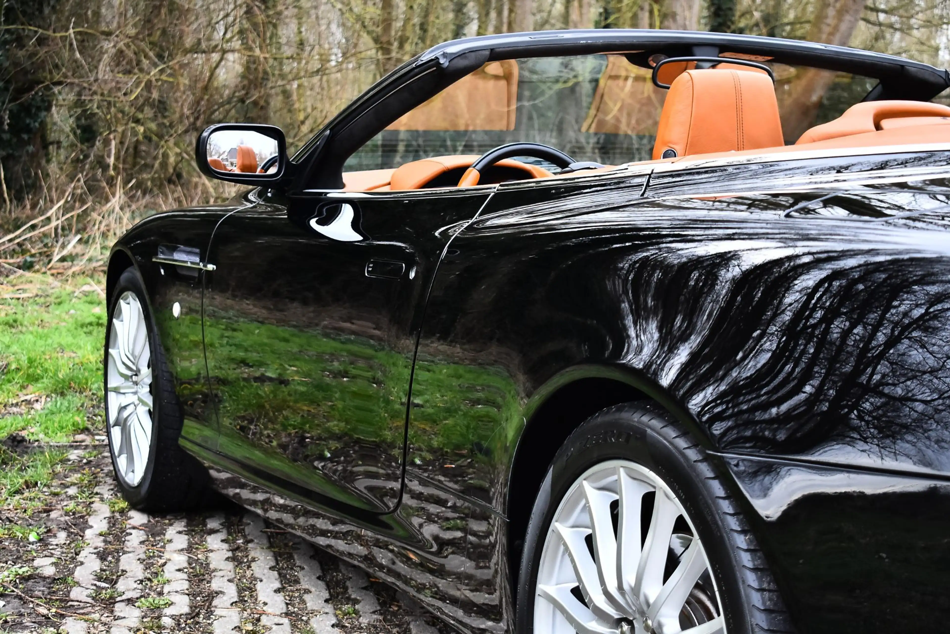 Aston Martin DB9 Volante Convertible 5.9 V12 455 HP Touchtronic — photo 12