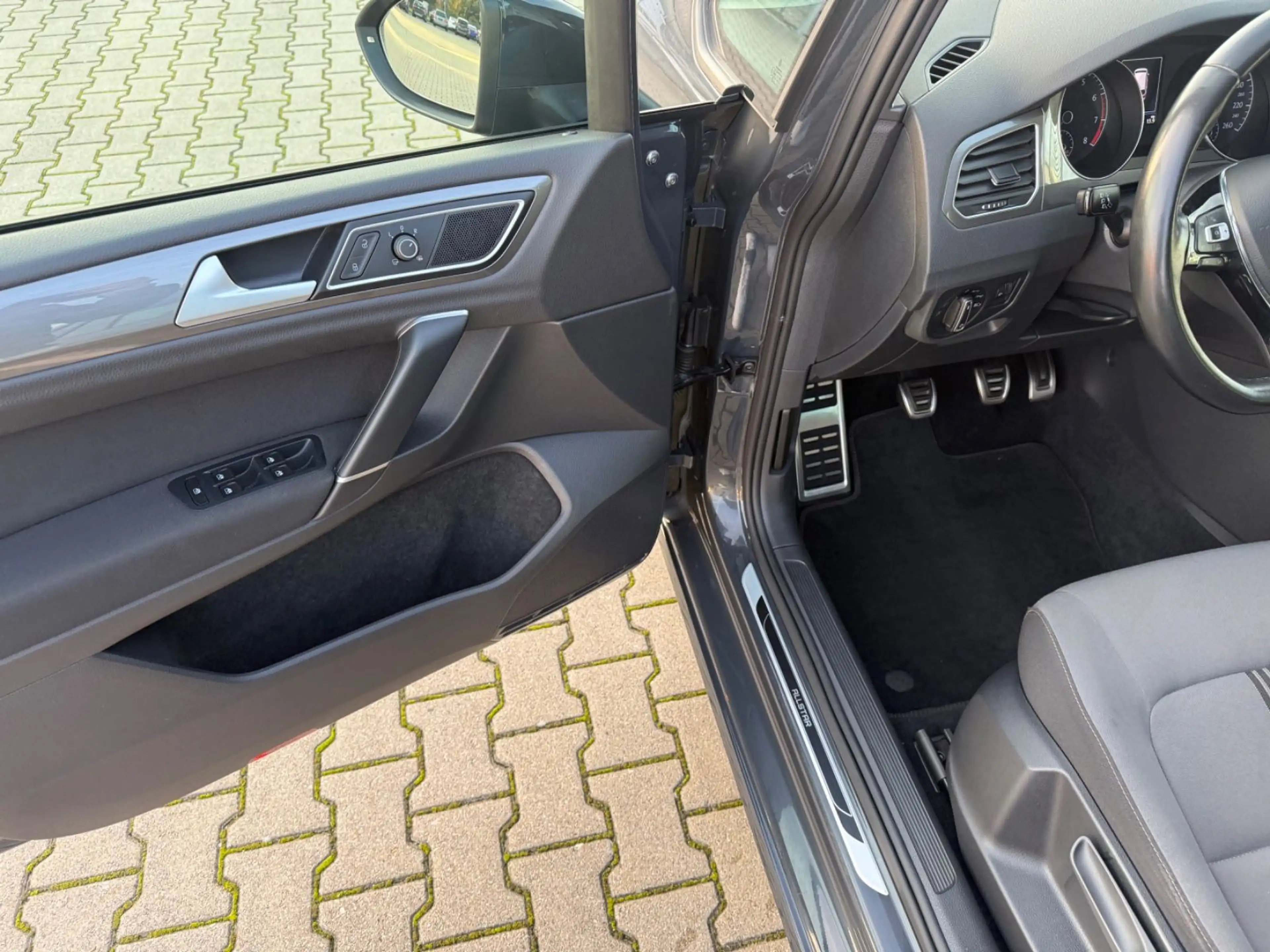 Volkswagen Golf Sportsvan VII Allstar BMT/Start-Stop — photo 14