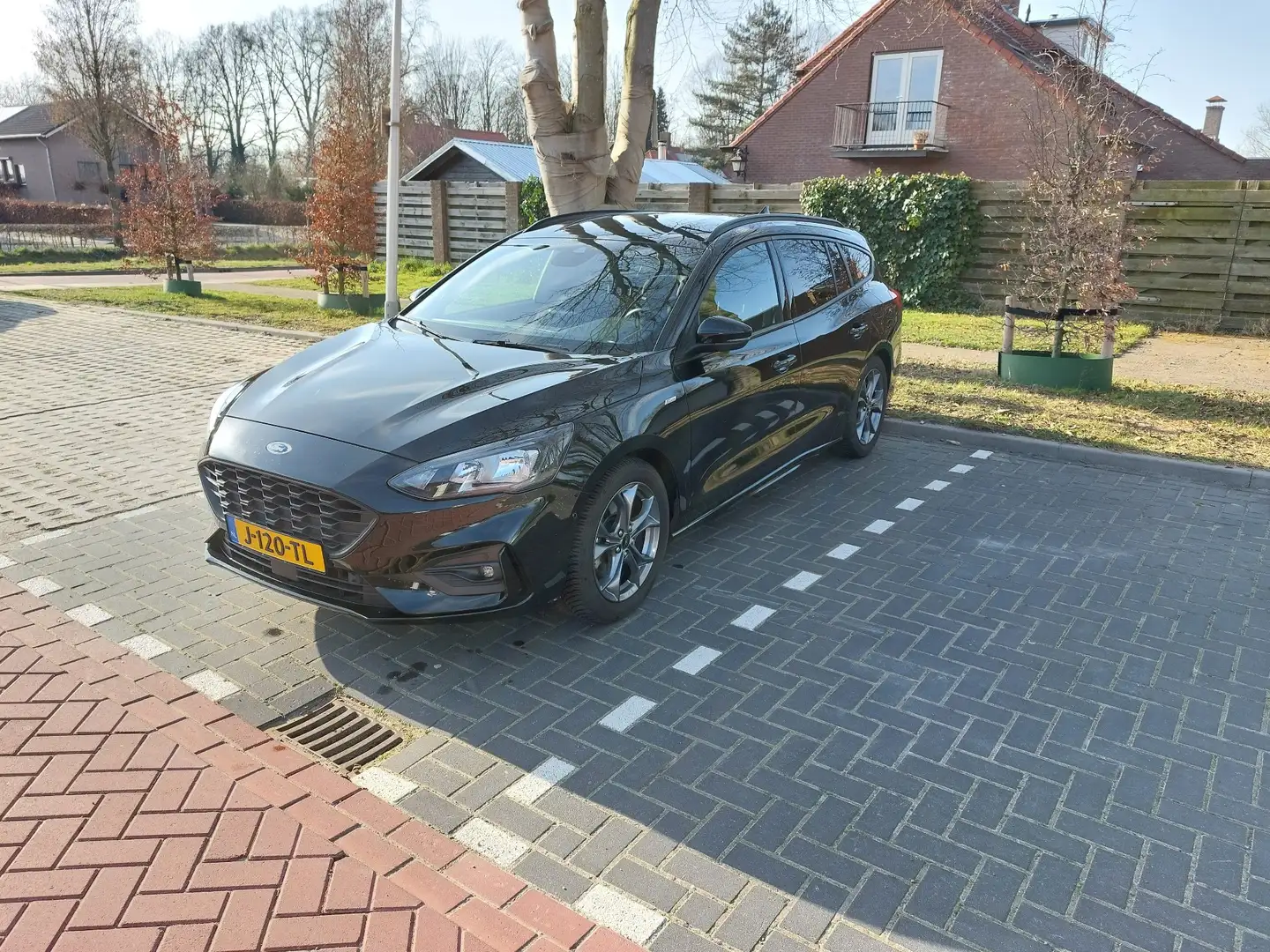 Ford Focus st line 2019, winterp, adapt cruise, trekhaak, Zwart - 1