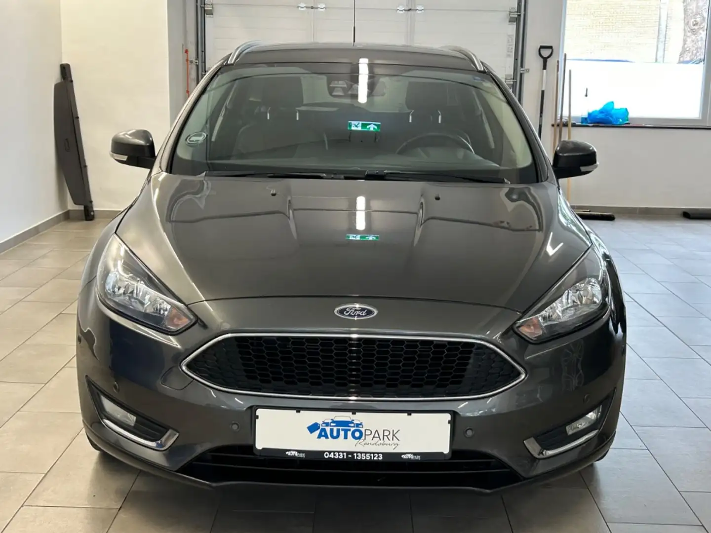 Ford Focus Turnier Titanium Grau - 2