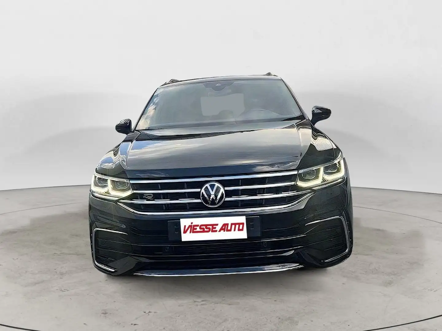 Volkswagen Tiguan Tiguan 2.0 tdi R-Line 150cv dsg Nero - 2