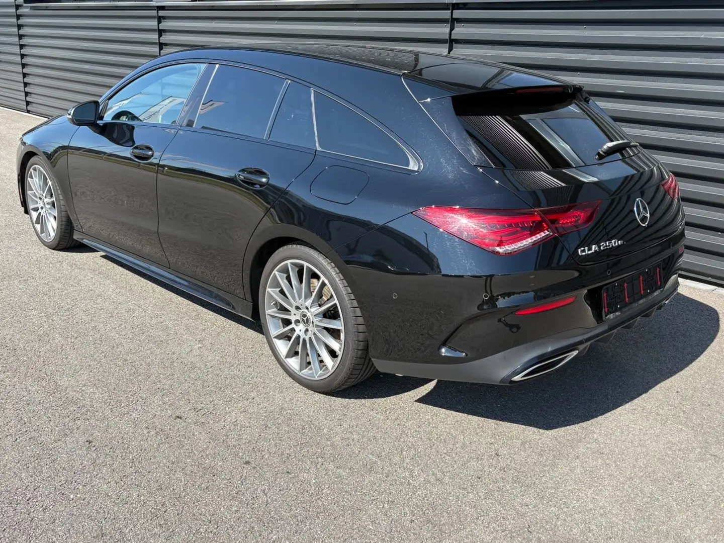 Mercedes-Benz CLA 250 CLA 250e PHEV Shooting Brake Aut. Schwarz - 2