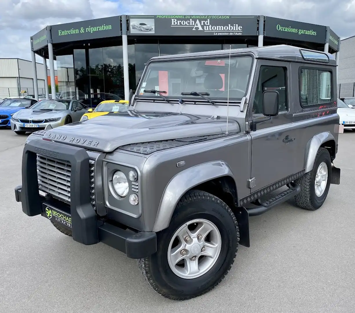 Land Rover Defender 90 TD4 / 2.4l 4 Cylindres 122 CH BVM 6 / Grau - 1