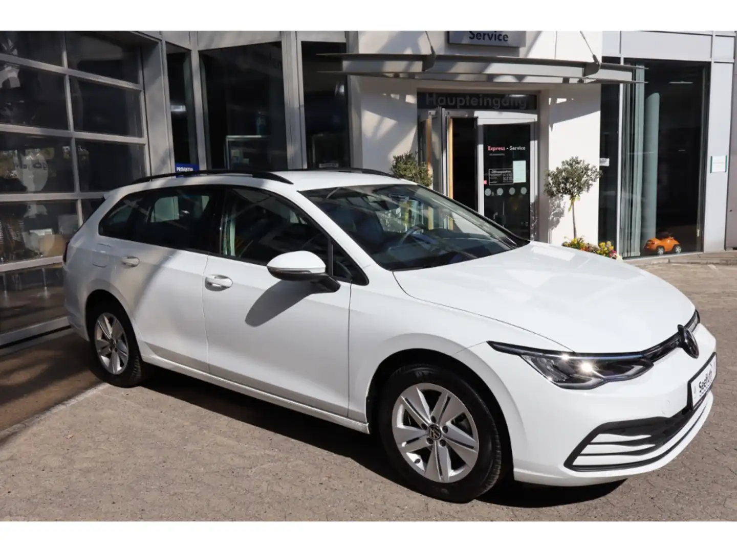 Volkswagen Golf Variant VIII 1.5 eTSI Life DSG RFK ACC Navi Weiß - 2