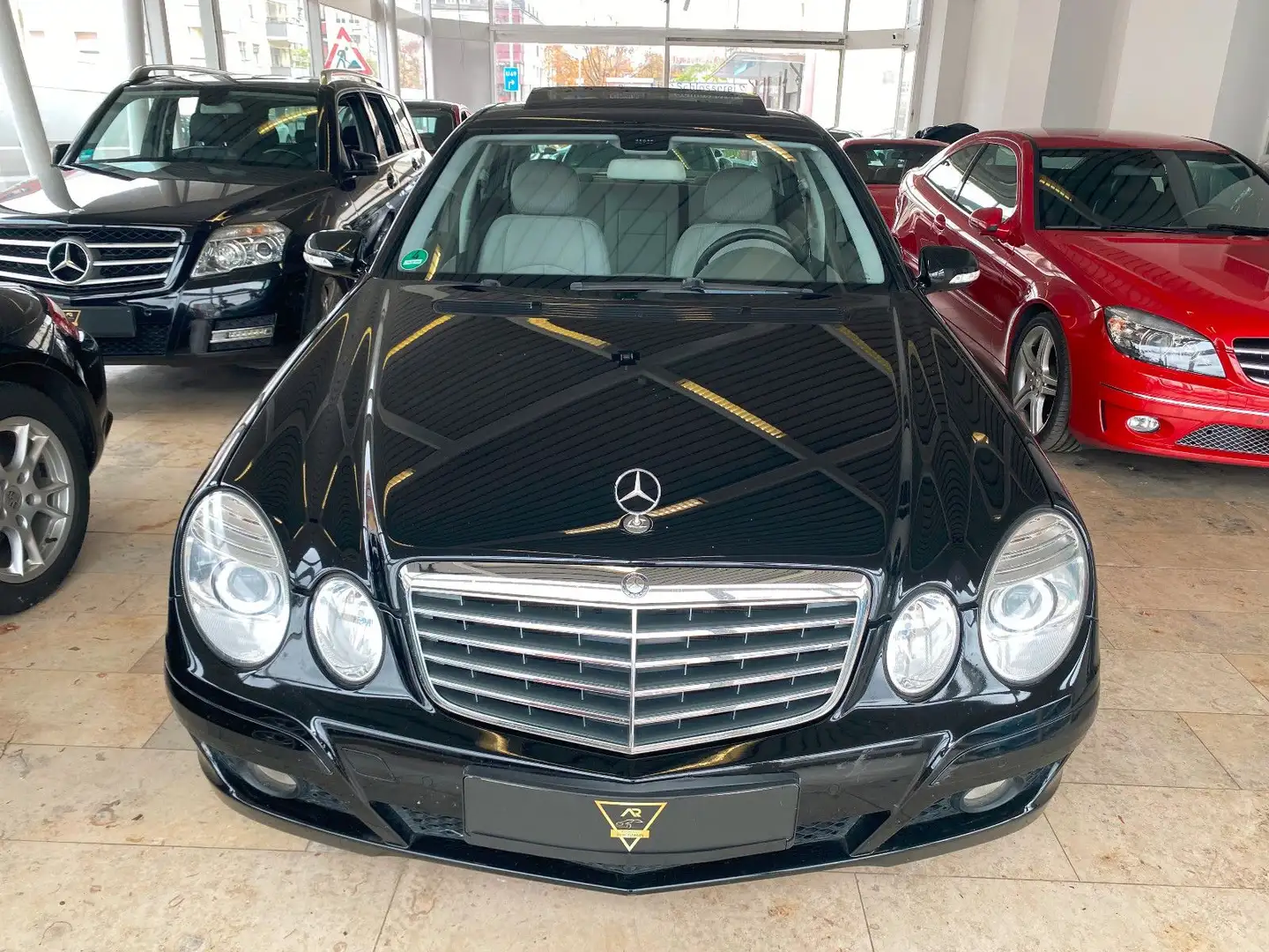 Mercedes-Benz E 320 CDI/1. Hd./Navi/SHZ/PDC/StandHz/S.Dach Schwarz - 2