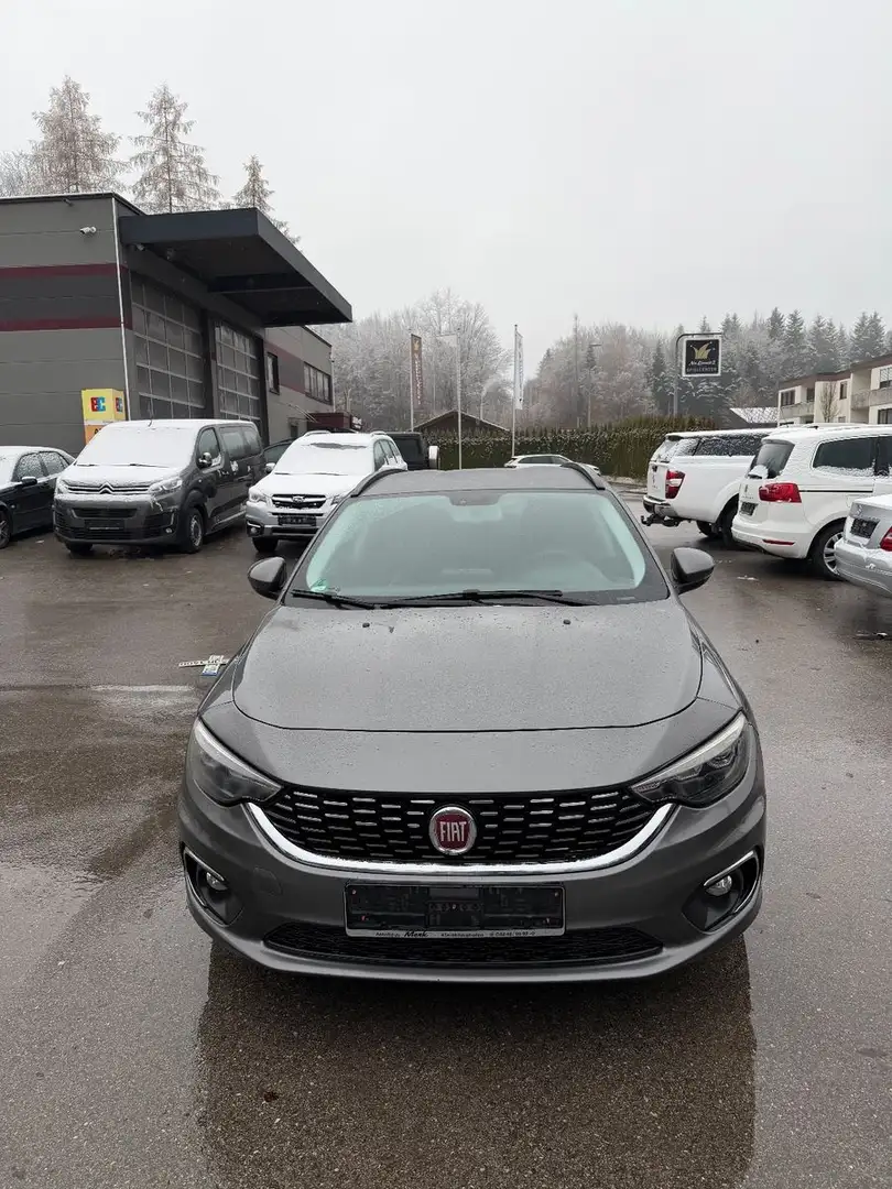 Fiat Tipo Lounge Gris - 1