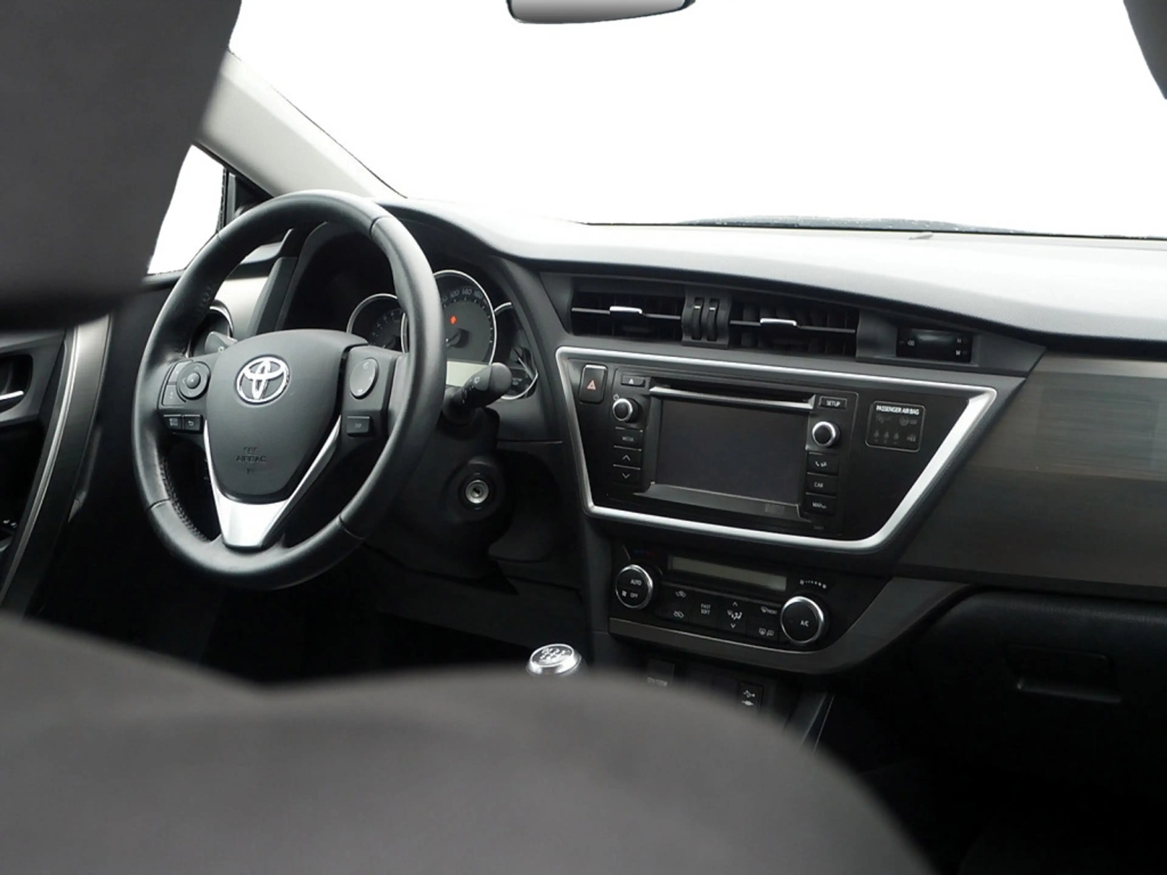 Toyota Auris 1.6 VVT-i Life+ — photo 9
