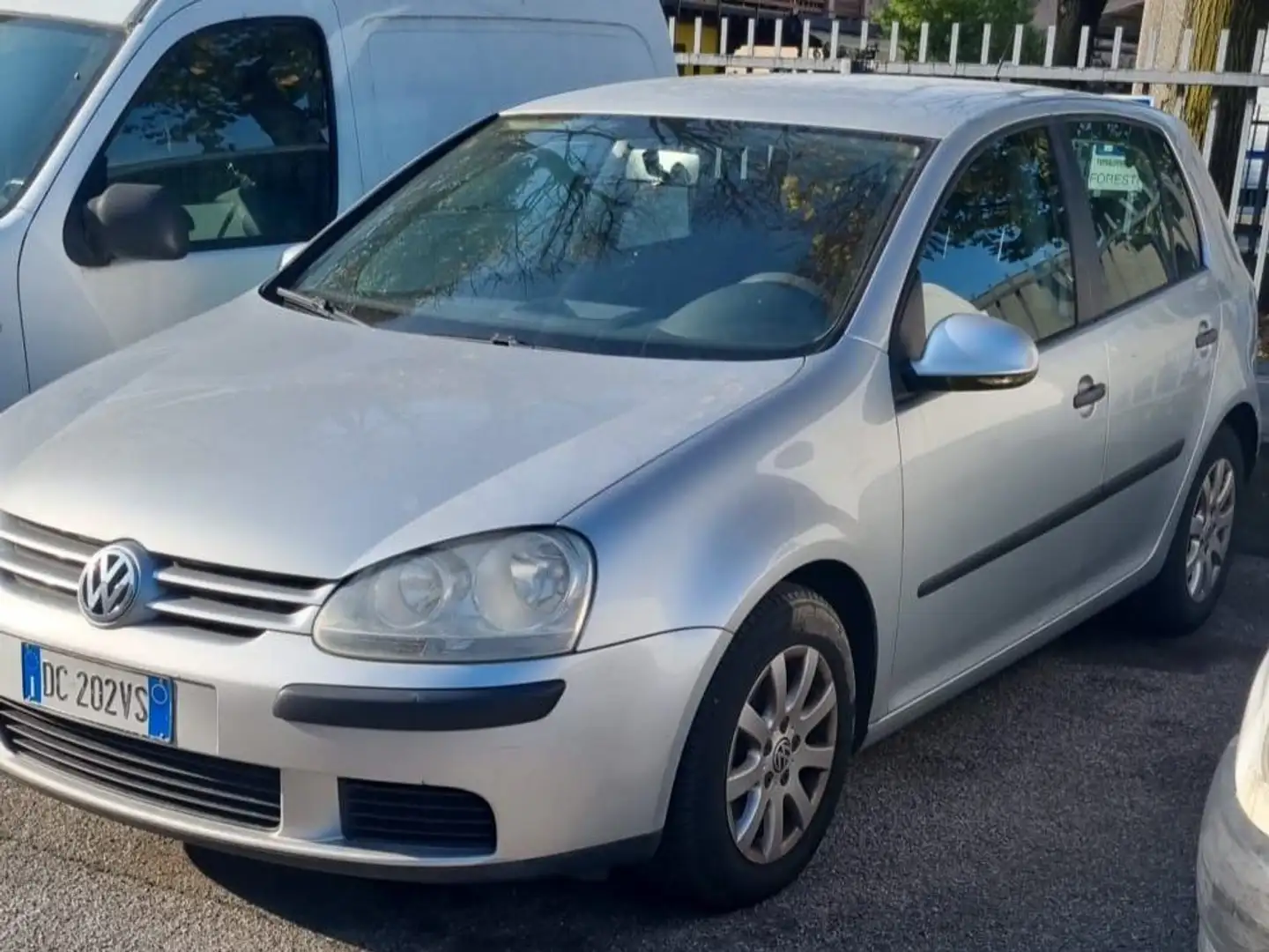 Volkswagen Golf 5 serie 1.6 benzina 116cv Grigio - 1