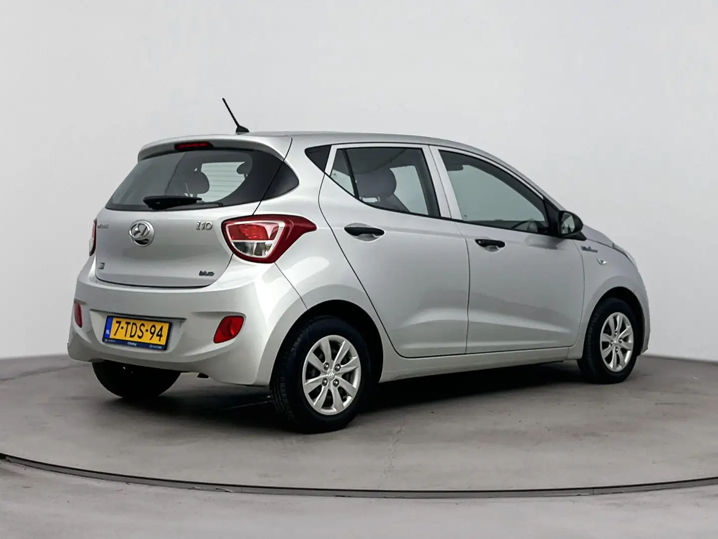 Hyundai i10 1.0i i-MOTION | LAGE KMSTAND!!! | CLIMA | RADIO CD Gris - 2