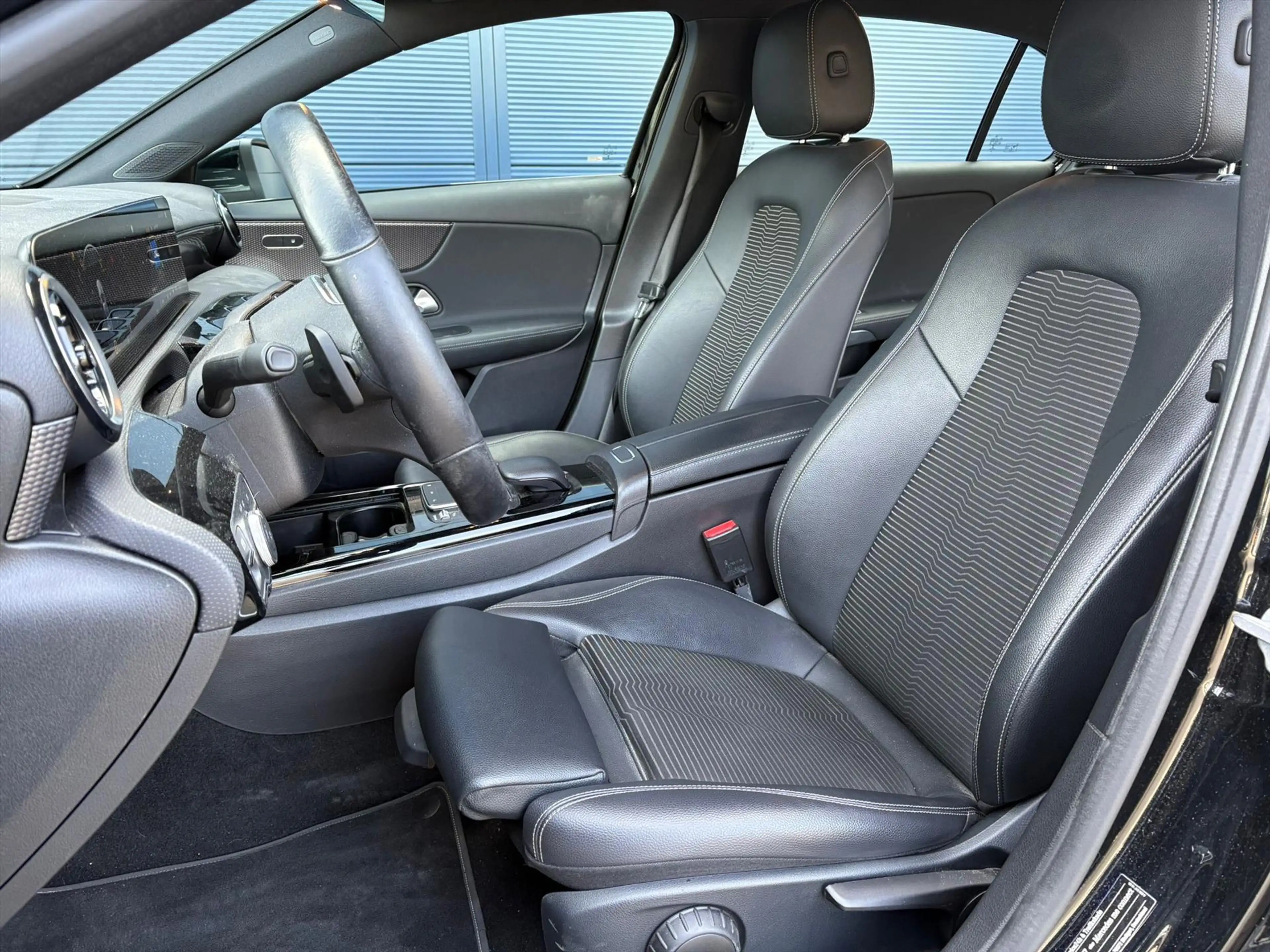 Mercedes-Benz A 200 A 163pk 7G-DCT Business Solution AMG — photo 13
