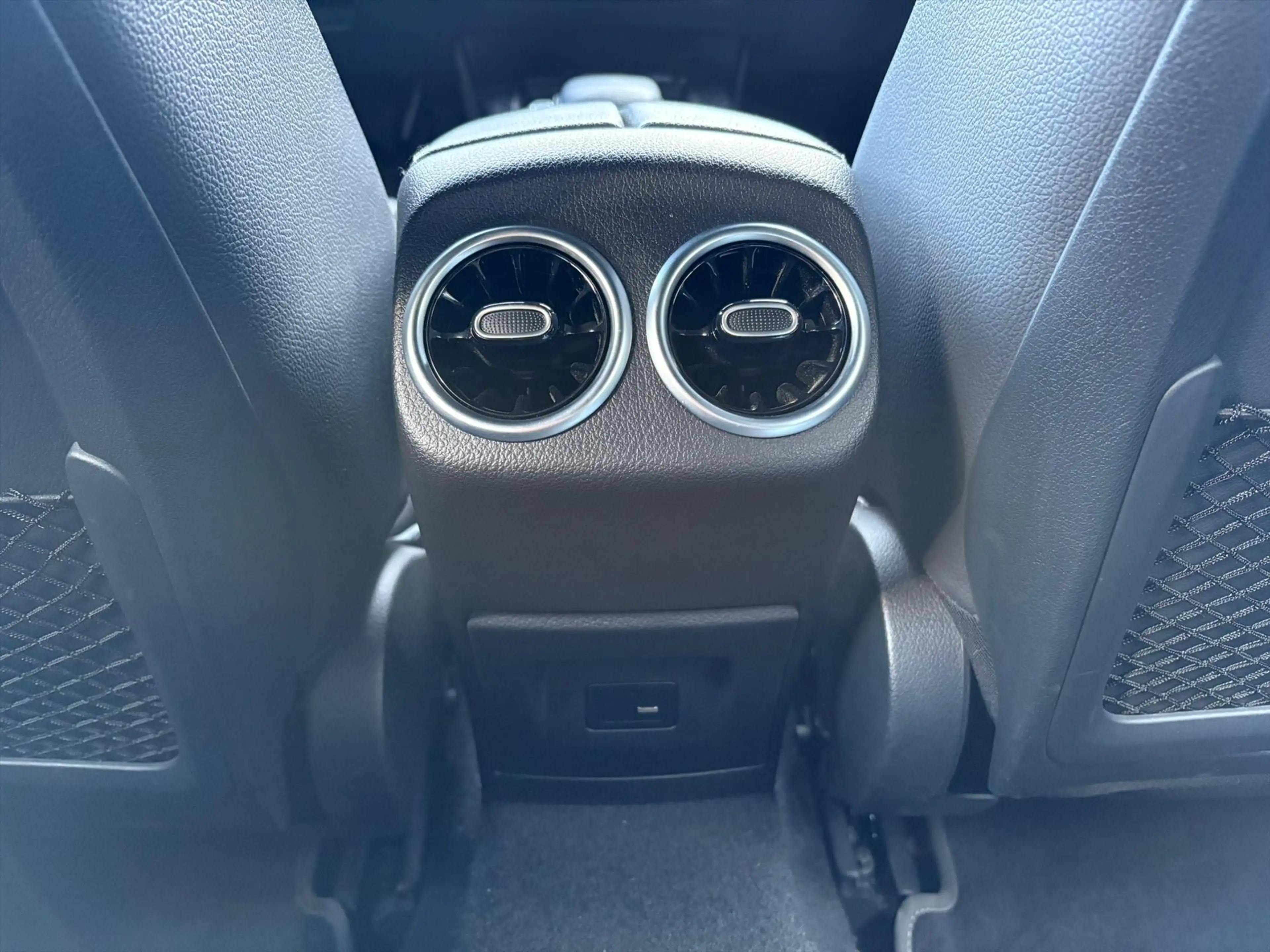 Mercedes-Benz A 200 A 163pk 7G-DCT Business Solution AMG — photo 11