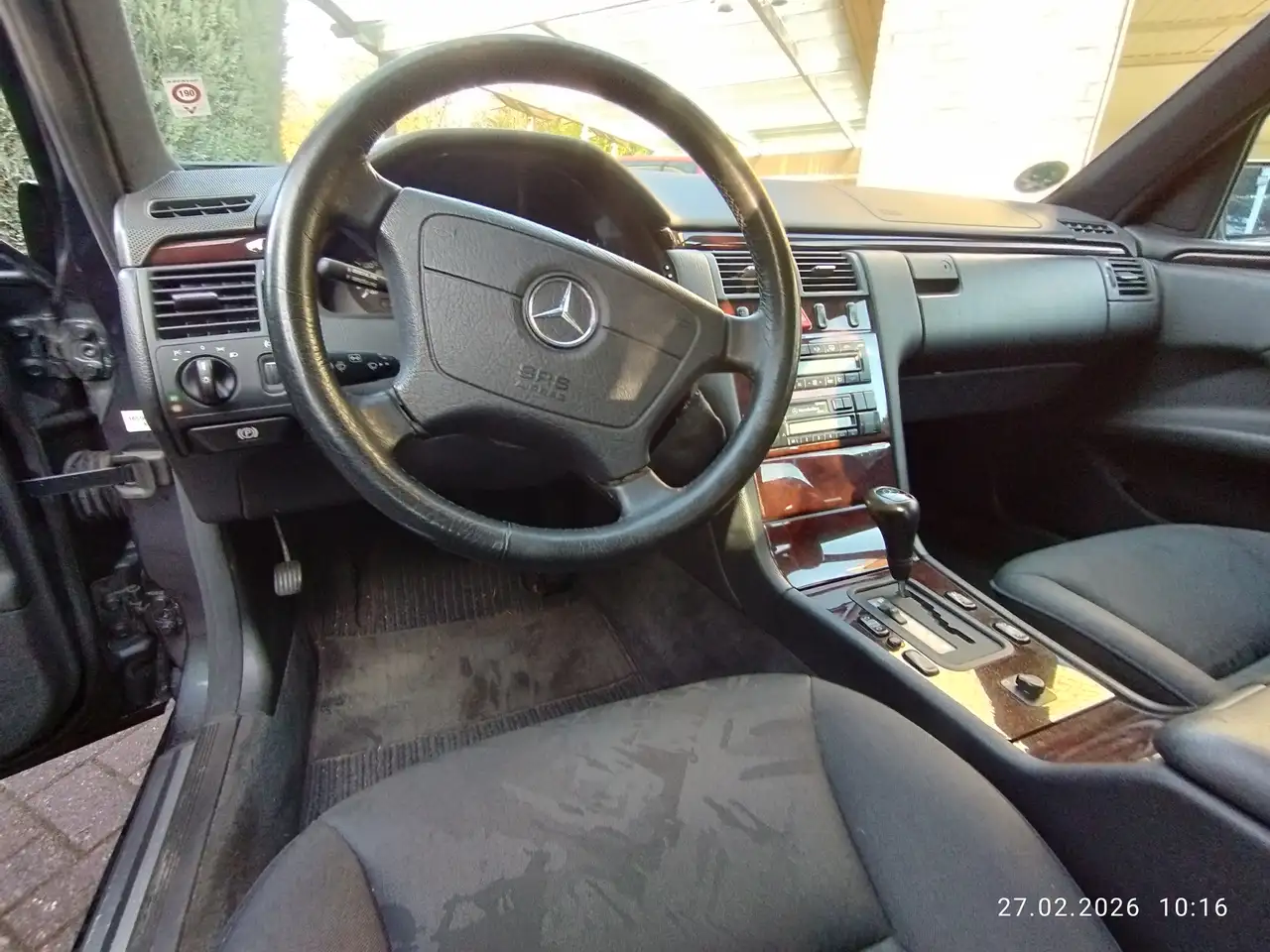 Mercedes-Benz E 230 Typ 210, Elegance-Paket, foto 12