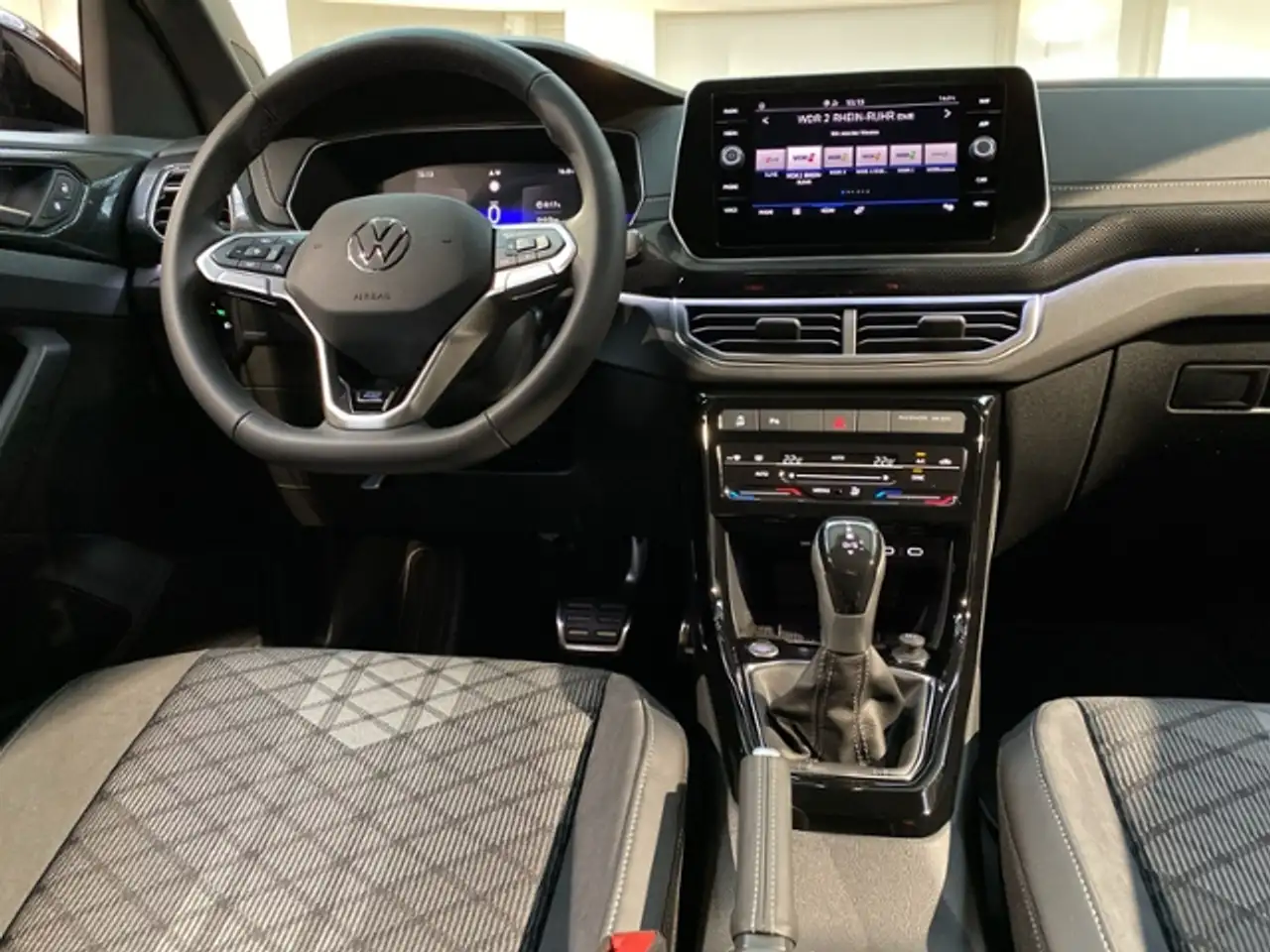 Volkswagen T-Cross R-Line 1.5 TSI DSG BlackStyle Navi Matrix Keyless 7