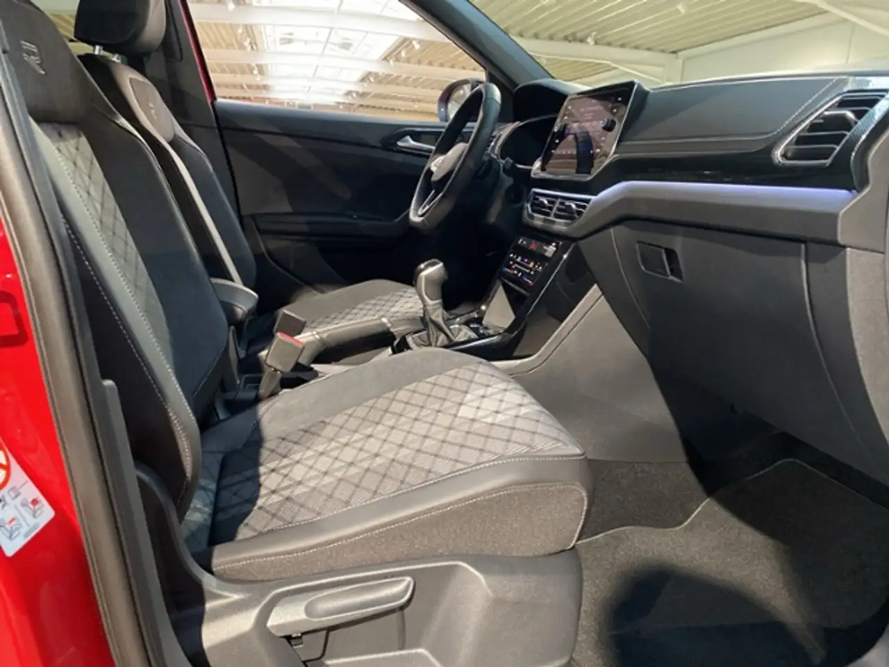 Volkswagen T-Cross R-Line 1.5 TSI DSG BlackStyle Navi Matrix Keyless 12