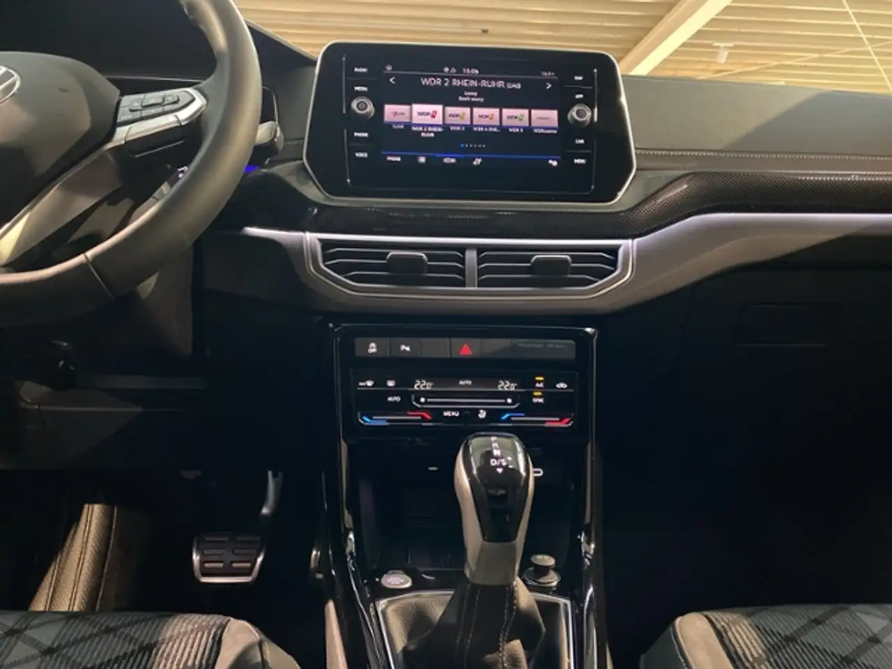 Volkswagen T-Cross R-Line 1.5 TSI DSG BlackStyle Navi Matrix Keyless 16