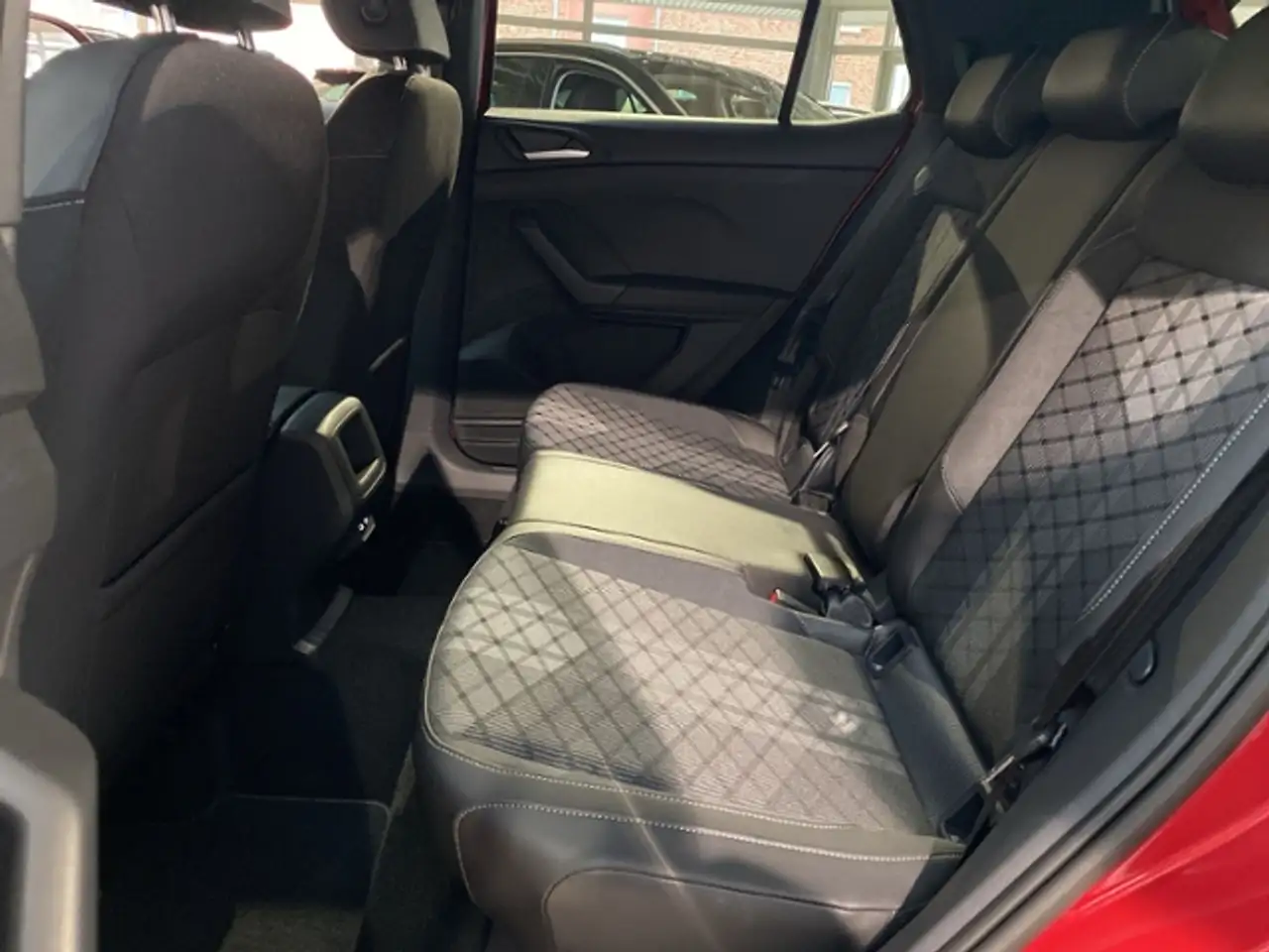Volkswagen T-Cross R-Line 1.5 TSI DSG BlackStyle Navi Matrix Keyless 10
