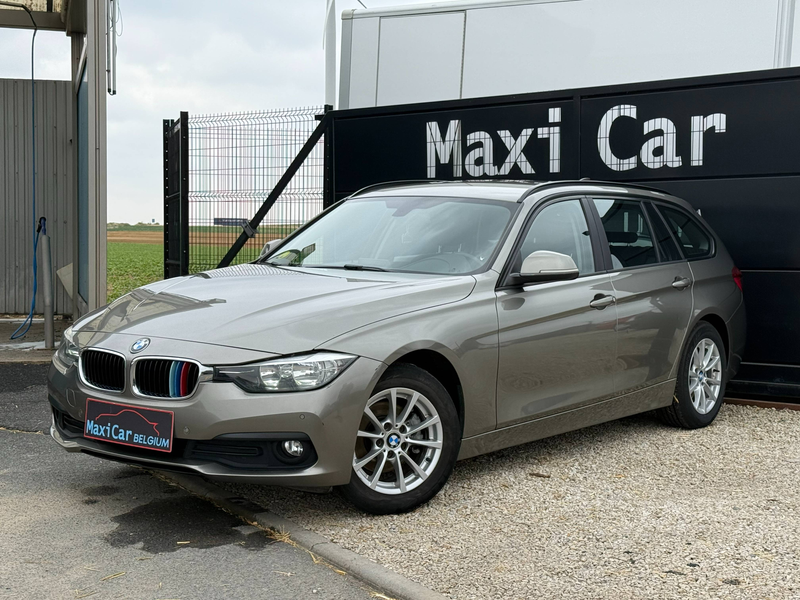 BMW 318 Touring 318 d / Capteurs avant et arrière / Système de navigation