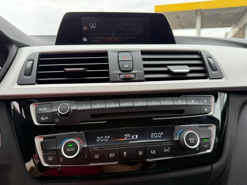 BMW 318 Touring 318 d / Capteurs avant et arrière / Système de navigation — photo 14