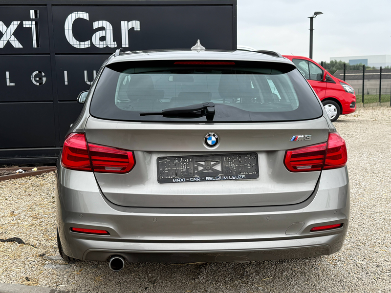 BMW 318 Touring 318 d / Capteurs avant et arrière / Système de navigation — photo 5