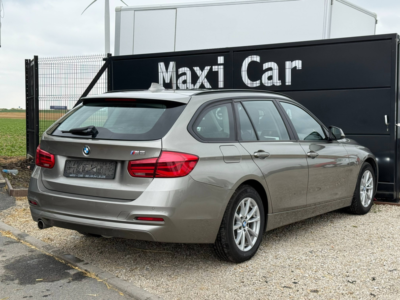 BMW 318 Touring 318 d / Capteurs avant et arrière / Système de navigation — photo 4