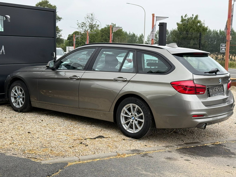 BMW 318 Touring 318 d / Capteurs avant et arrière / Système de navigation — photo 3