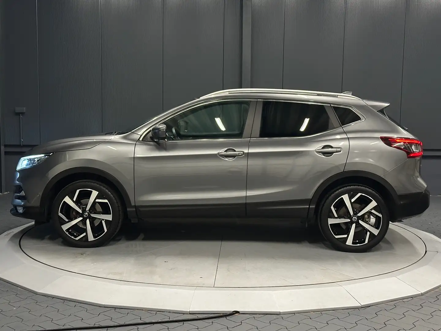 Nissan Qashqai 1.3 DIG-T Tekna*LEDER*19Zoll*PANORAMA*AHK*360* Grau - 2