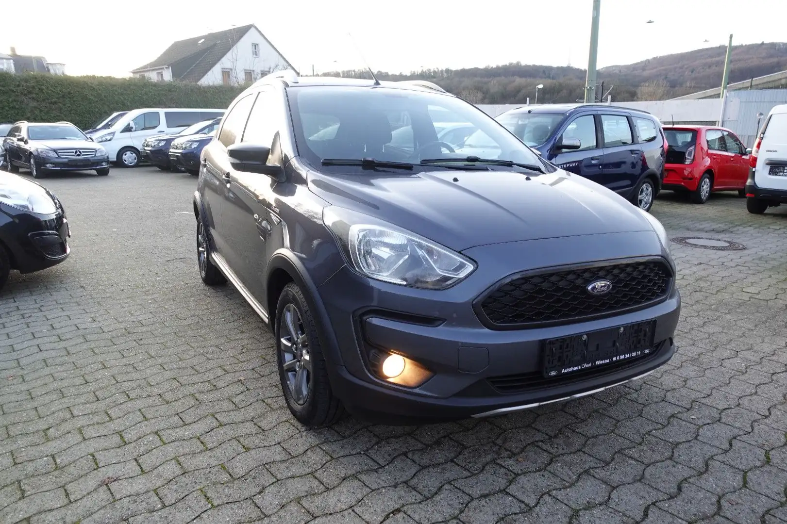 Ford Ka/Ka+ KA+ Active Grau - 2
