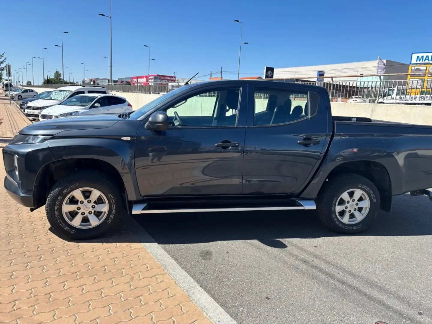 Mitsubishi L200 2.5DI-D Double Cab M-PRO Gris - 1