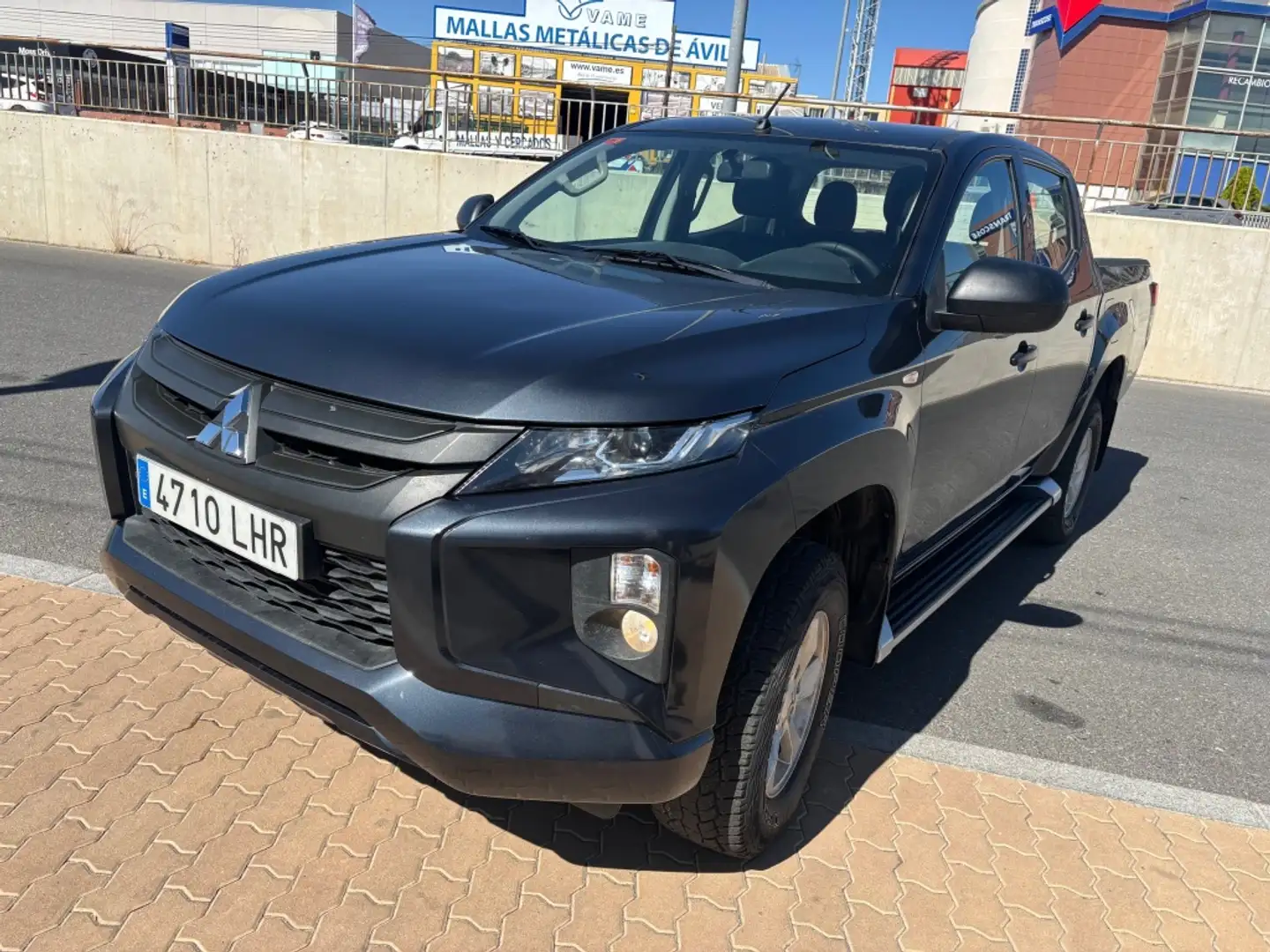 Mitsubishi L200 2.5DI-D Double Cab M-PRO Gris - 2