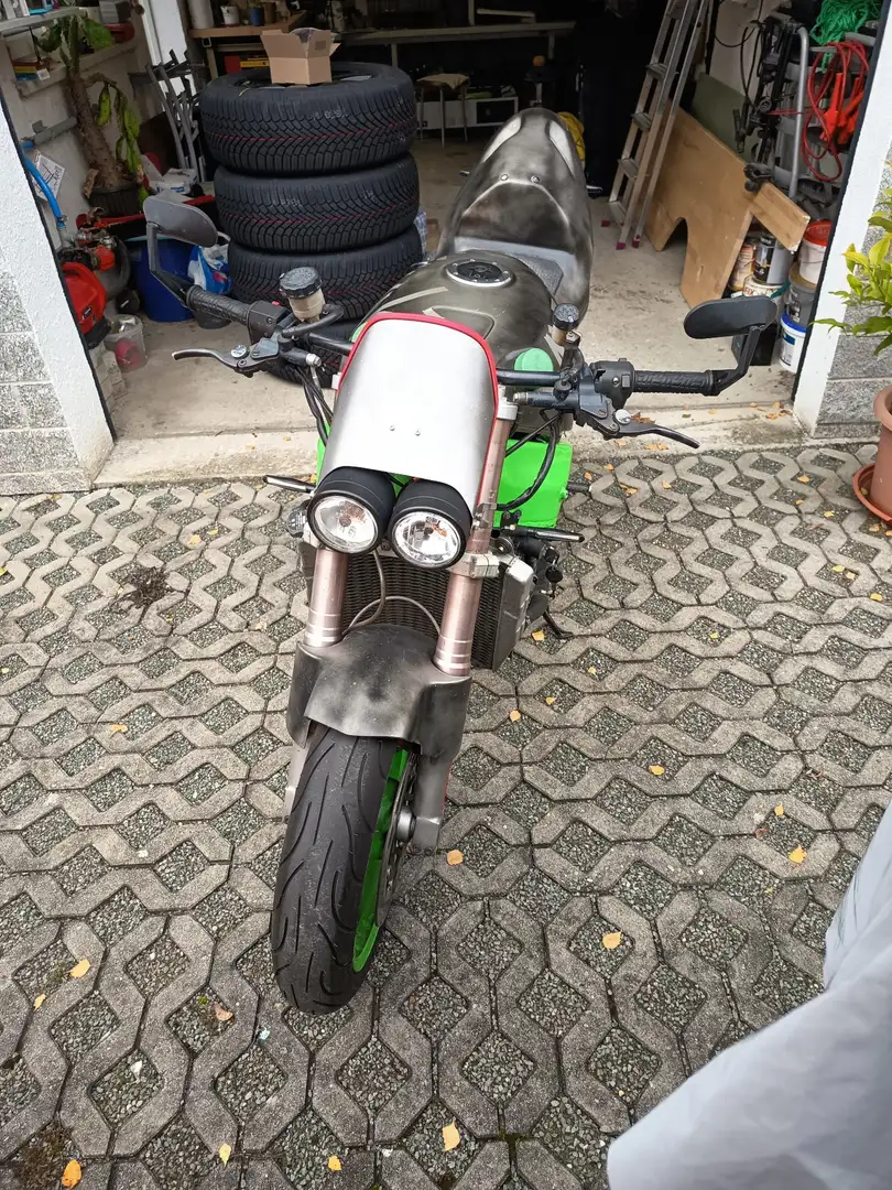 Kawasaki ZXR 750 Streetfighter - 2