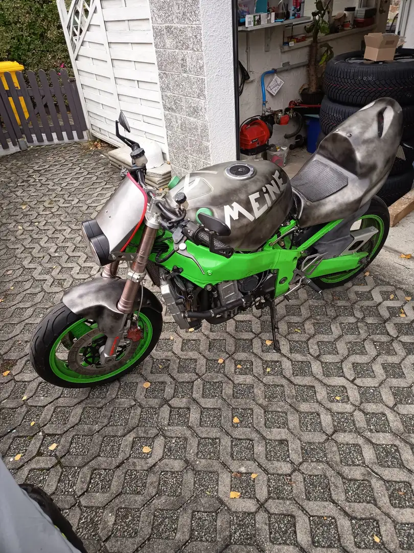 Kawasaki ZXR 750 Streetfighter - 1
